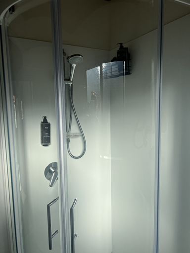 Bathroom 3, Pinewood Motels, Mackenzie