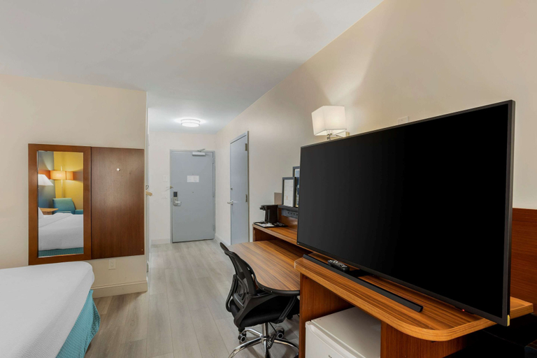 Bedroom 4, Comfort Inn & Suites Mt. Laurel-Philadelphia, Burlington