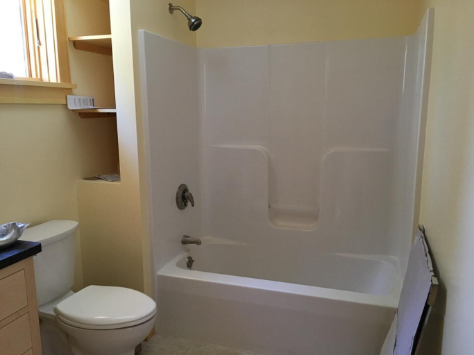 Bathroom 2, Poseidon, Hancock