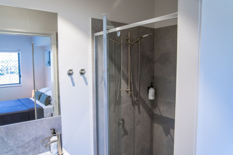 Bathroom 3, Mackay Adventure Lodge, Mackay - Pt A