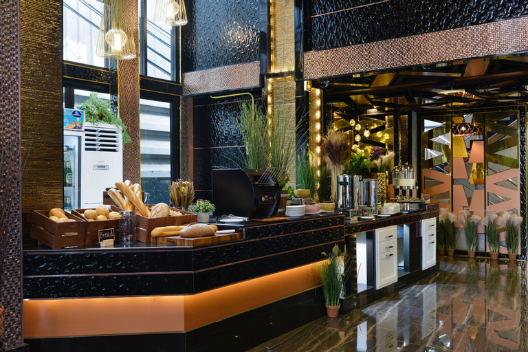 Food & Drinks 5, Media Hotel & Residence, Bung Kum