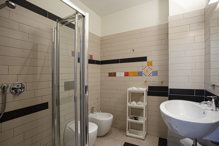 Bathroom 5, Hotel Don Giovanni 1943, Syracuse