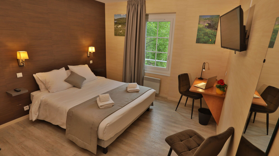 Bedroom 3, LOGIS HOTEL - L'HÔTEL DES BAINS, Aveyron