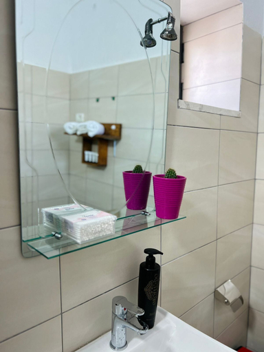 Bathroom 4, GuestHouse EnSal, Beratit