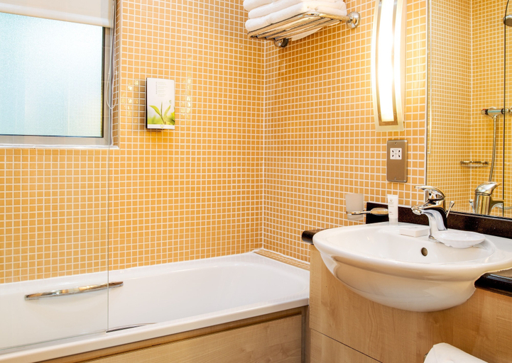 Bathroom 5, Pine Lake Resort, Lancashire