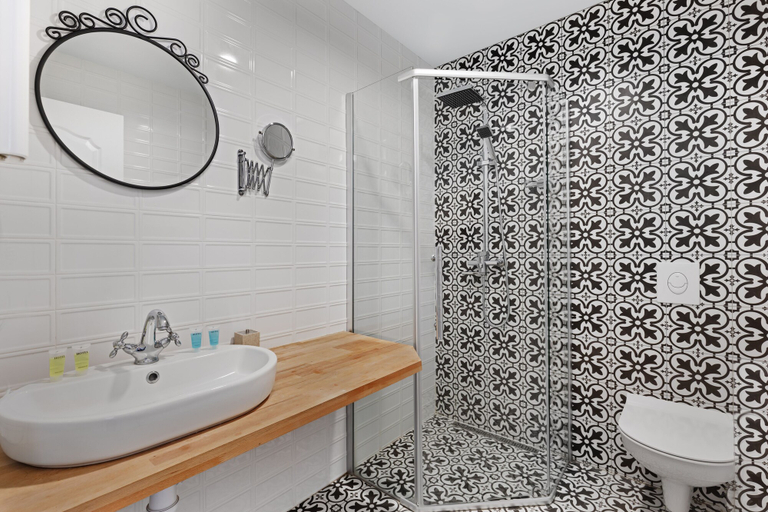 Bathroom 5, Magnolia, Tbilisi