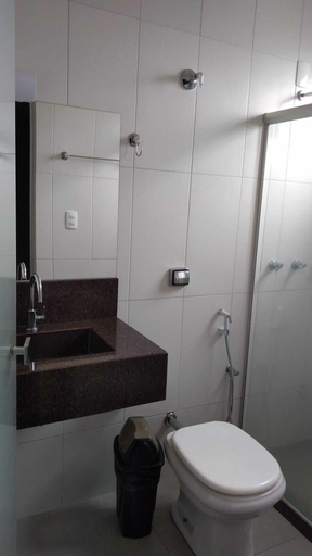 Bathroom 3, Oba Hotel, Santa Vitória