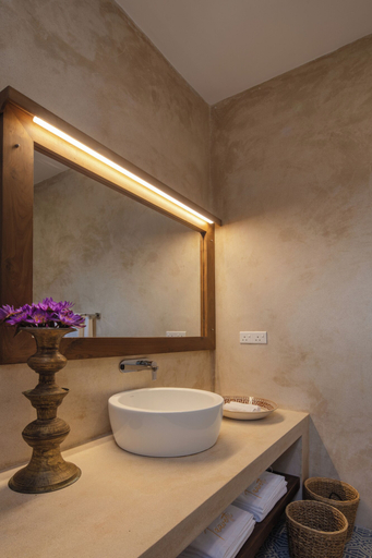 Bathroom 5, Taavetti, Galle Four Gravets