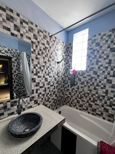 Bathroom 4, THE PLACE Hostel & Pool Bar, Siem Reap