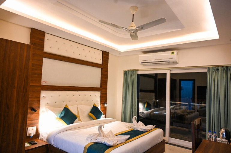 Bedroom 3, Hotel 7 Heaven, Dehradun