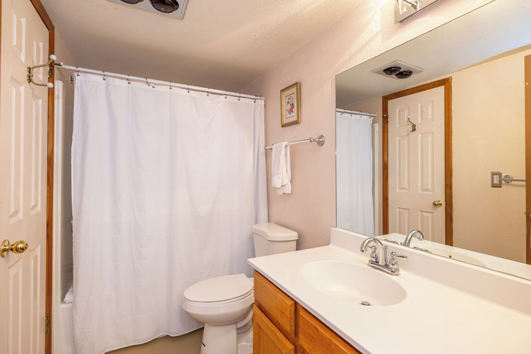 Bathroom 3, Bear Paw, Coconino