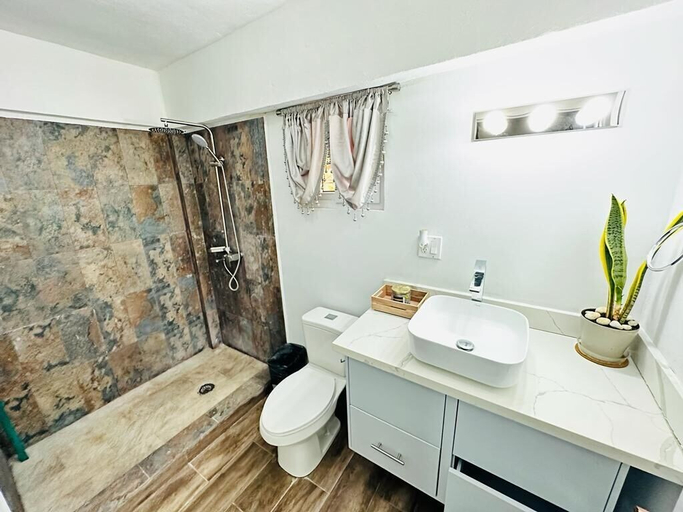 Bathroom 4, Casa Colibri, José Santos Guardiola