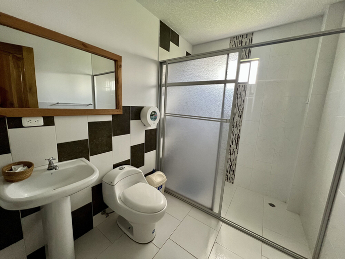 Bathroom 3, Hotel Alpachaca, Quito