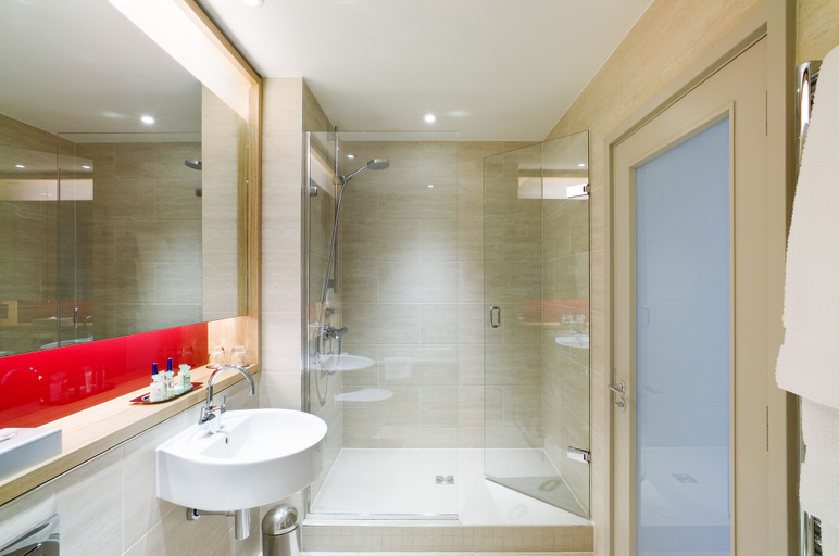 Bathroom 4, Apex Temple Court Hotel, London