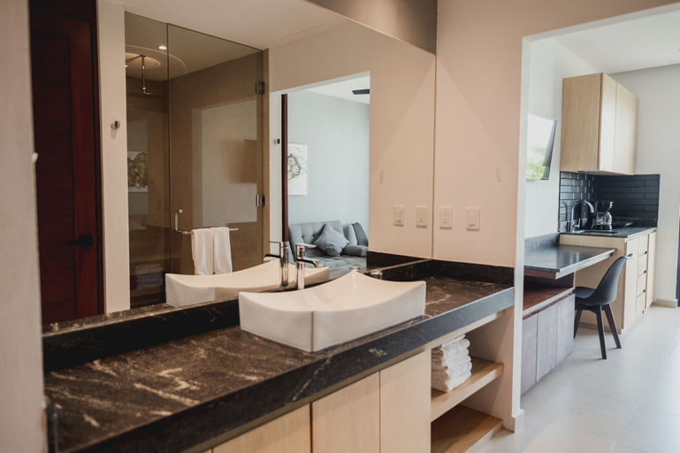 Bathroom 4, Ah Xok suites 5a Avenida, Cozumel