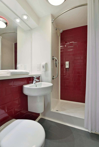 Bathroom 3, Travelodge Manchester Upper Brook Street, Manchester