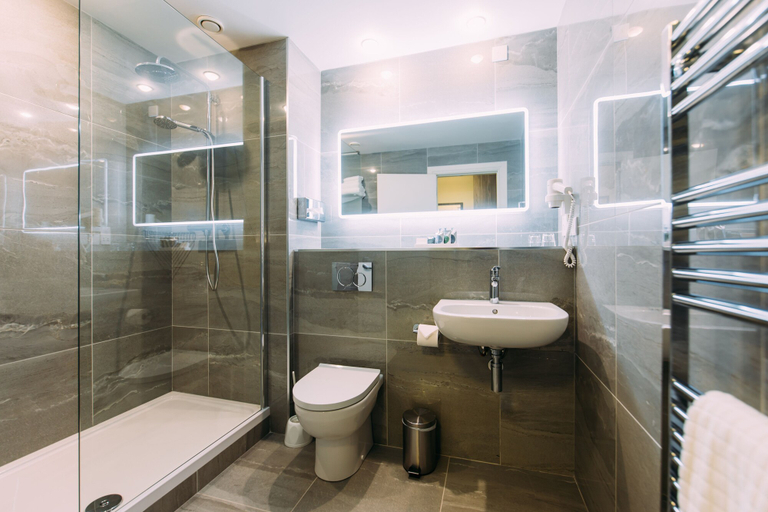 Bathroom 3, Armagh City Hotel, Armagh, Banbridge and Craigavon