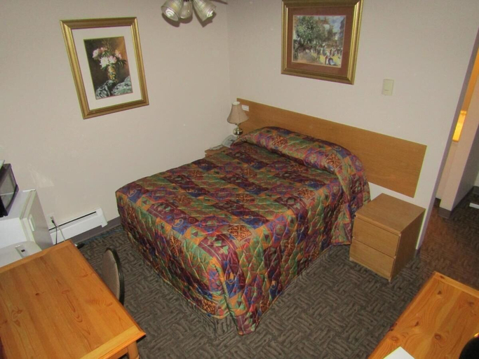 Bedroom 2, Red Rest Motel, Division No. 11