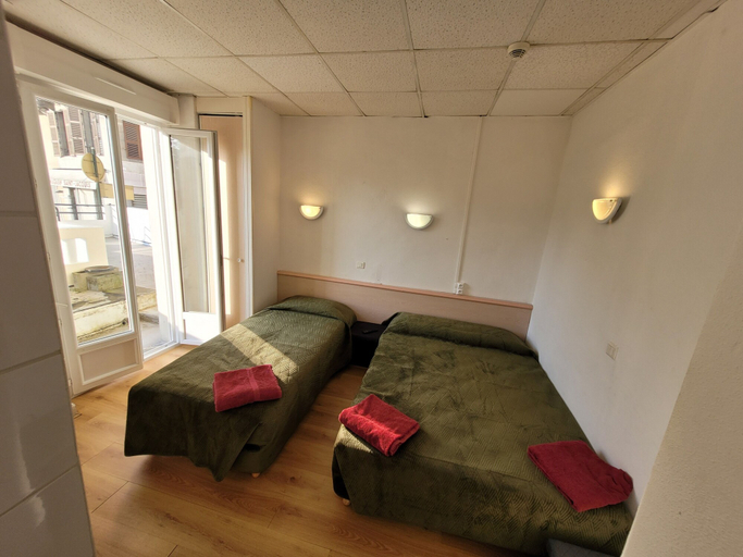 Bedroom 5, Hôtel Marquette, Hautes-Pyrénées