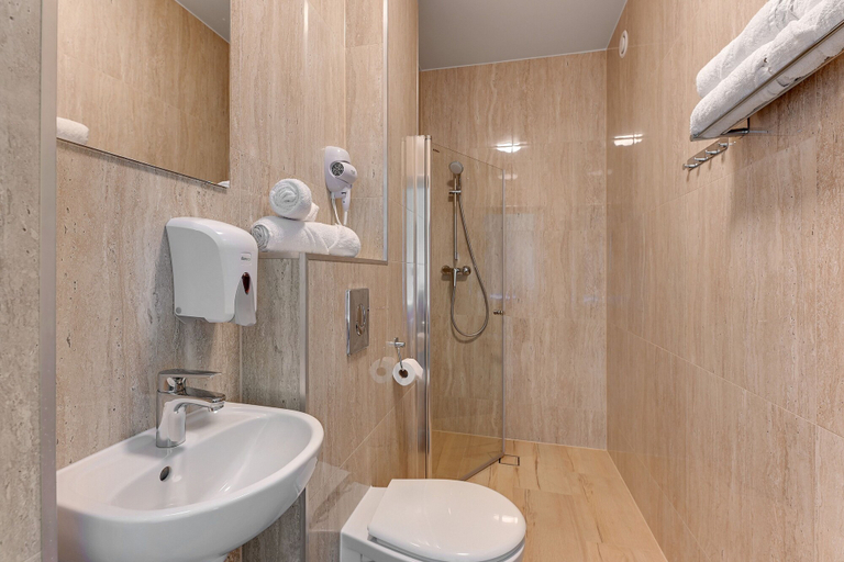 Bathroom 3, Mile Gdansk Airport, Gdańsk City