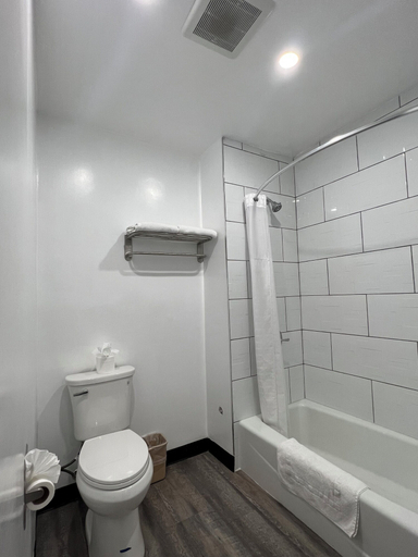 Bathroom 5, Sunshine Motel, Los Angeles