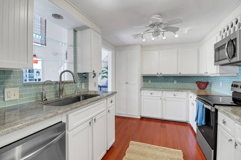 Others 3, 21600 Indian Bayou Dr-right Side, Lee