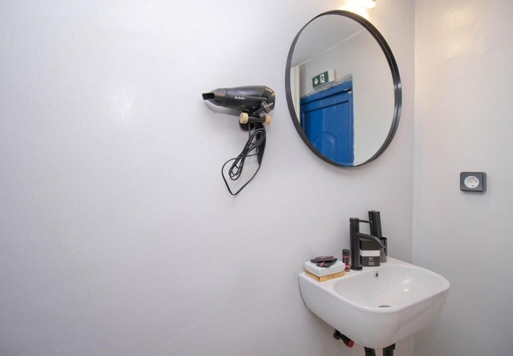Bathroom 5, CAPRI Downtown Rooms, South Aegean