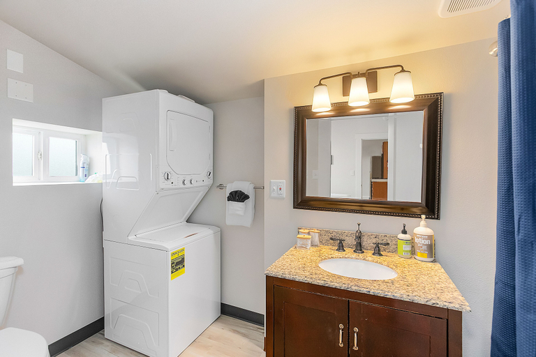 Bathroom 3, The Night Owl Perch, Snohomish