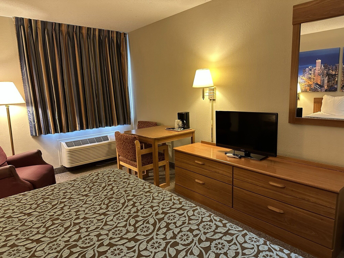Others 5, Econo Lodge El Paso, IL, Woodford