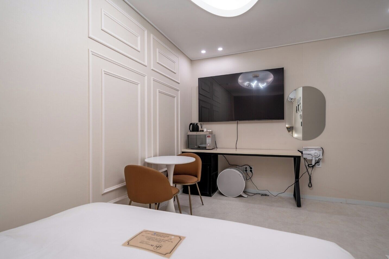 Bedroom 5, DK INCHEON AIRPORT HOTEL, Jung