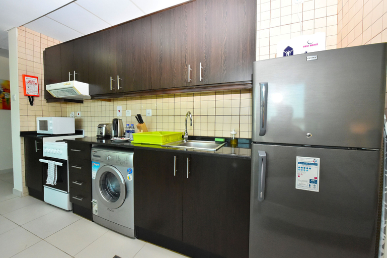 Private kitchen, SeaView Studio Royal Oceanic Marina -JMI, Dubai