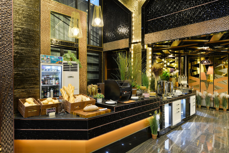 Food & Drinks 5, Media Hotel & Residence, Bung Kum