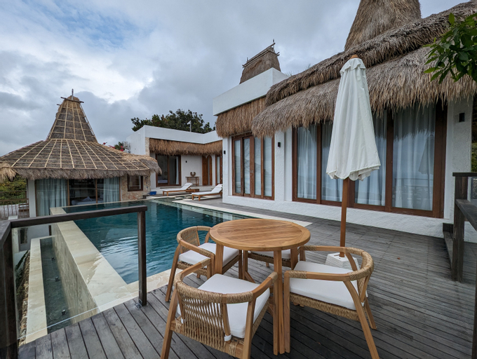 4 Bedroom Umarato Villa Indian Ocean View with Infinity Pool, West Sumba