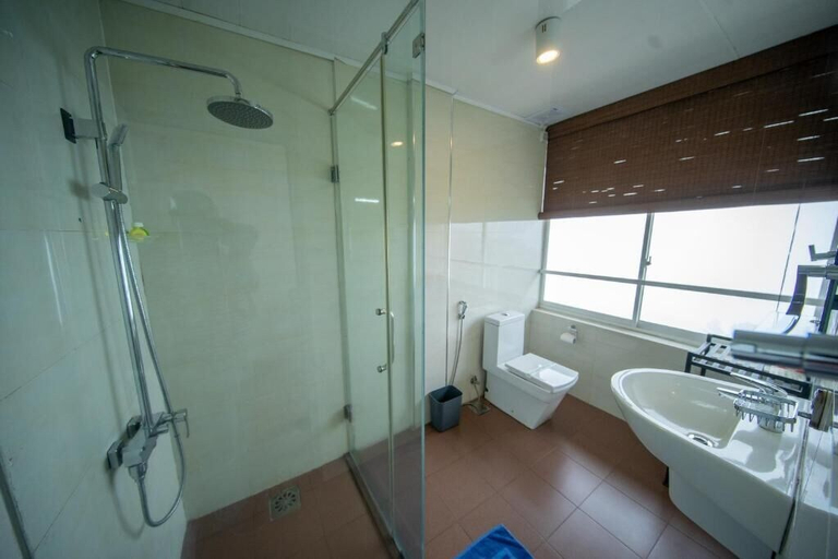 Bathroom 4, Olympus Plaza Hotel, Haputale