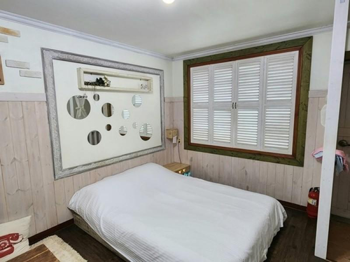 Bedroom 2, Gyeongju Forever Pension, Gyeongju