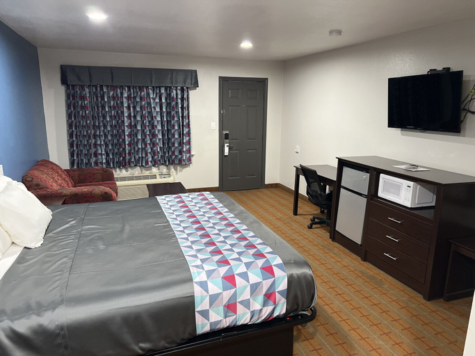 Bedroom 2, Economy inn, Little River