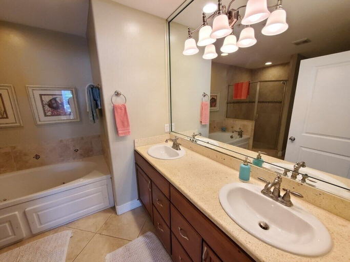 Bathroom 3, Ocean Reef 306, Saint Johns