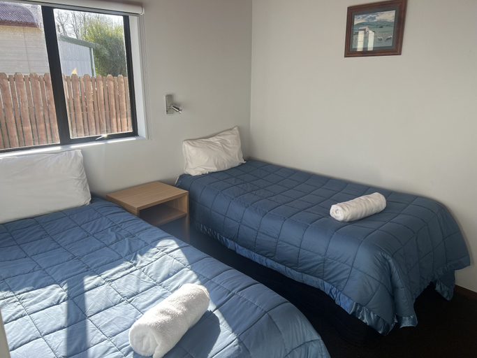 Bedroom 2, Pinewood Motels, Mackenzie