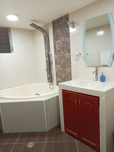Bathroom 2, Raymi Inn MachuPicchu, Urubamba