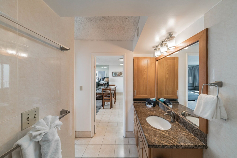 Bathroom, Excellent Diamond Head View Condo - Remodeled, Free Parking!, Honolulu