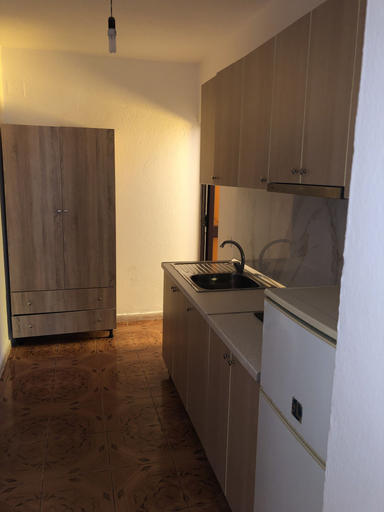 Others 5, Hotel Gjinaj, Lezhës