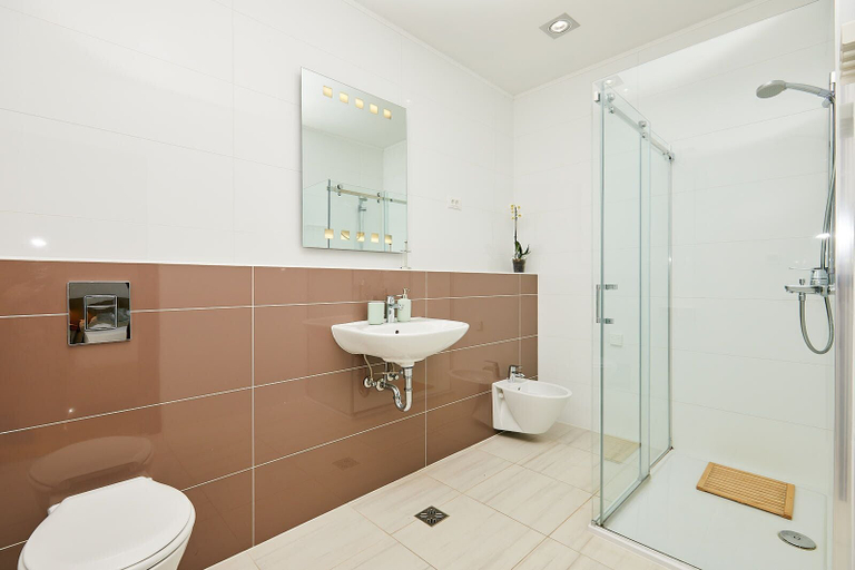 Bathroom 3, Villa San Mauro, Buje