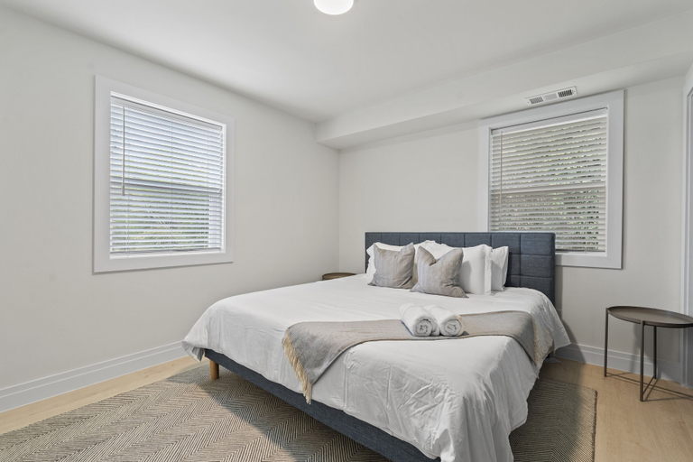 Bedroom 2, West Taylor Run Hotel, Alexandria