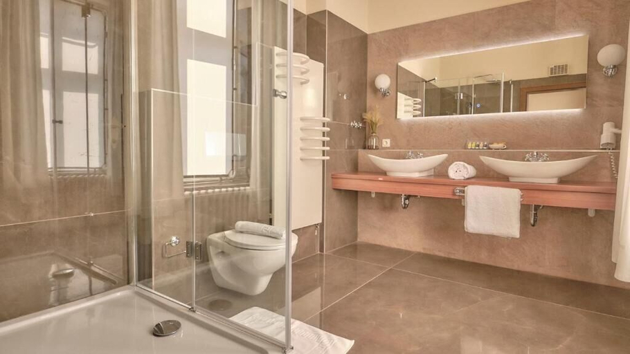 Bathroom 5, Hotel Van Bebber, Wesel