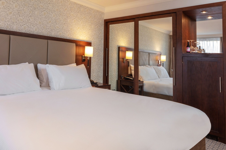 Bedroom 3, Norton Park Hotel, Spa & Manor House, Hampshire