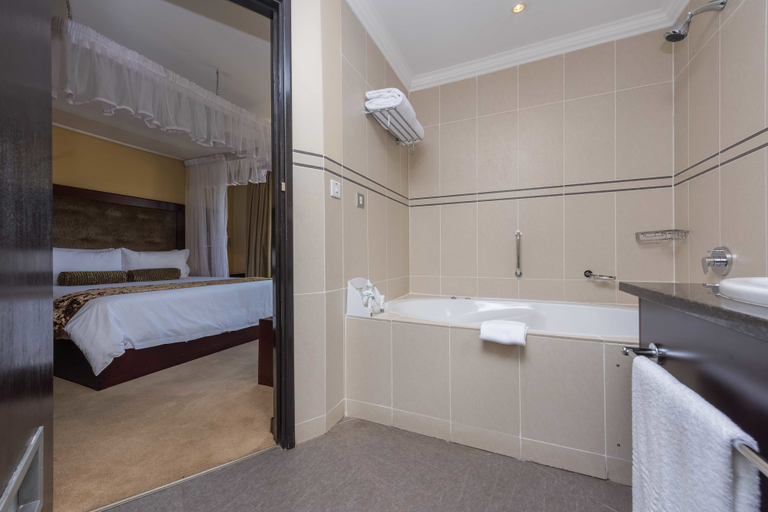 Bathroom 5, Sunbird Mount Soche Hotel, Blantyre City