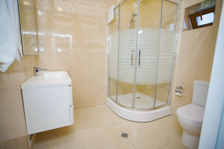 Bathroom 4, Lakeside Hotel & Spa, Qəbələ