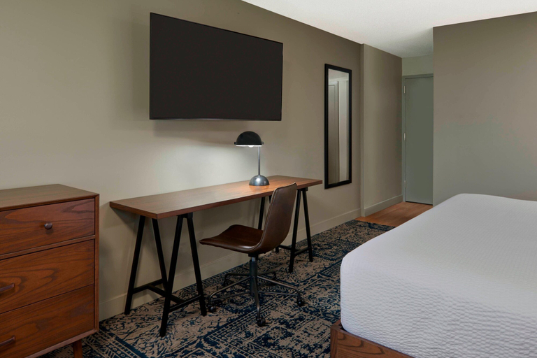 Bedroom 3, Four Points by Sheraton Toronto Airport, Peel
