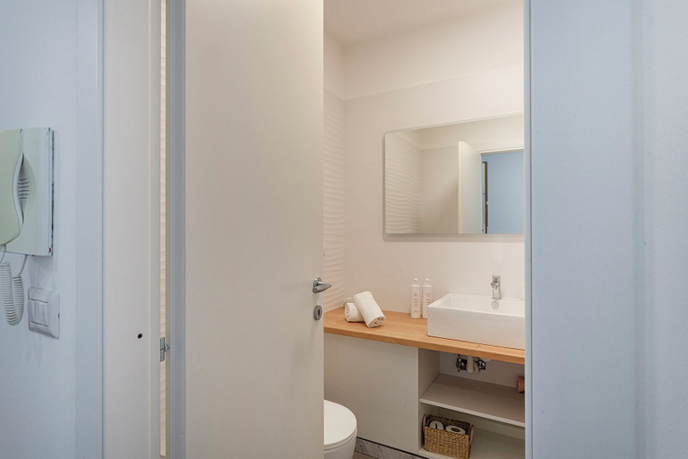 Bathroom 2, Chic & Modern Lofts by Wonderful Italy, Genova