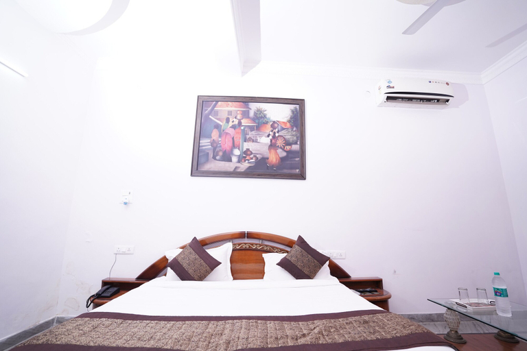 Bedroom 3, Hotel Lecston inn, Delhi